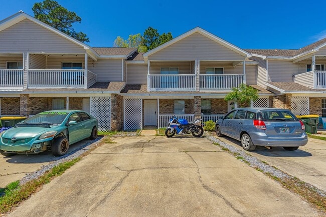 property at 5 Chatelaine Cir SE