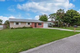 4317 Applecrest Dr in Palm Beach Gardens, FL - Foto de edificio - Building Photo