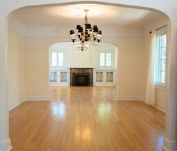 1726 N Los Robles Ave in Pasadena, CA - Foto de edificio - Building Photo