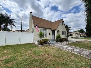 333 S 1st Ave in Covina, CA - Foto de edificio - Building Photo