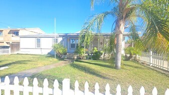 131 N San Jacinto Ave in San Jacinto, CA - Building Photo