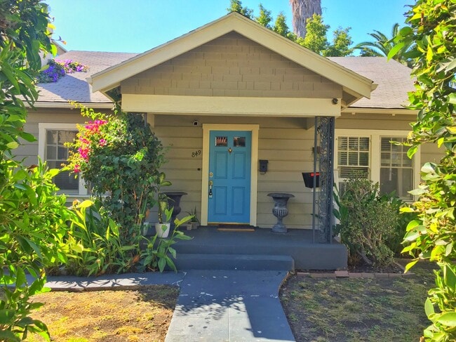 849 N West Knoll Dr in West Hollywood, CA - Building Photo - Building Photo