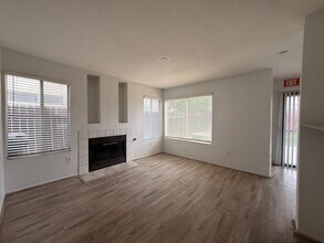 2624 Vía Verona in Lancaster, CA - Building Photo - Building Photo