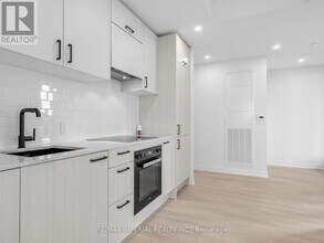 1 Quarrington Ln in Toronto, ON - Building Photo - Building Photo