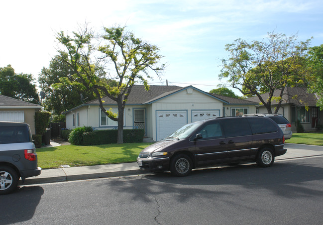 336 Kuehnis Dr in Campbell, CA - Foto de edificio - Building Photo