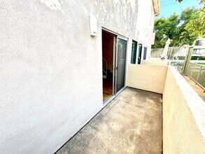 12251 Moorpark St in Los Angeles, CA - Building Photo - Building Photo