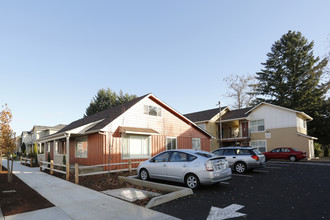 D Street Salal Apartments in Portland, OR - Building Photo - Building Photo