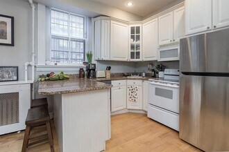 135 Marlborough St in Boston, MA - Building Photo - Building Photo