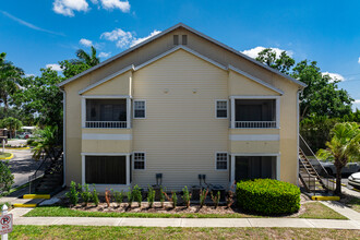 South Bay Plantation Apartments in Naples, FL - Foto de edificio - Building Photo