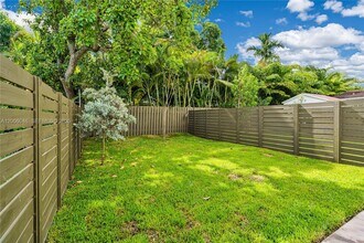 2887 SW 33rd Ave in Miami, FL - Building Photo - Building Photo