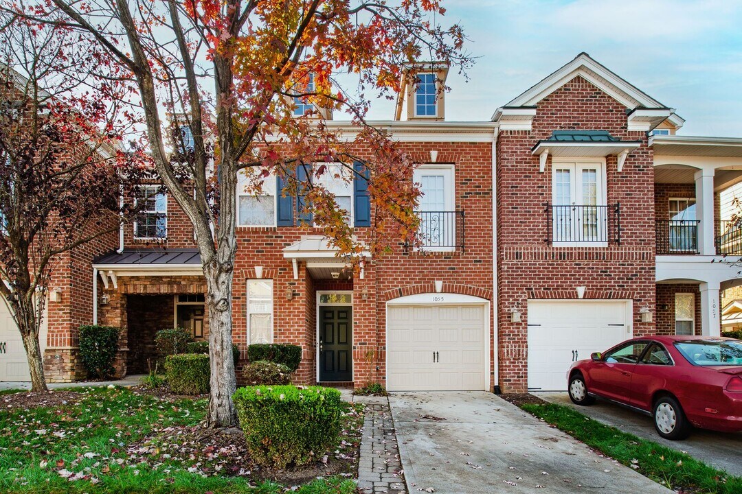 1055 Remington Oaks Cir in Cary, NC - Building Photo