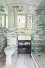 1590 Lexington Ave in New York, NY - Building Photo - Building Photo