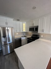 28 Miller St, Unit 10 in Quincy, MA - Building Photo - Building Photo