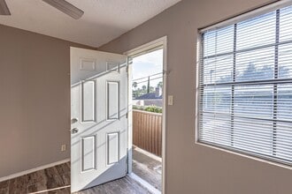 104 Belaire Dr in Laredo, TX - Building Photo - Building Photo