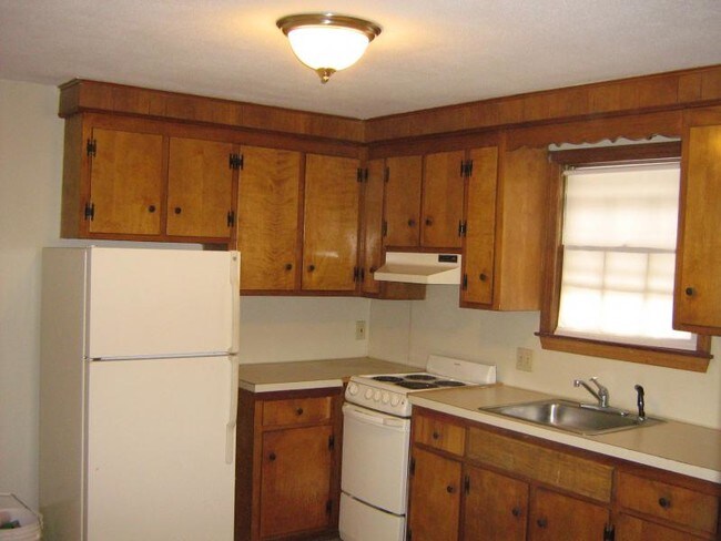 86 Amherst Ave, Unit 8 in Agawam, MA - Building Photo - Building Photo