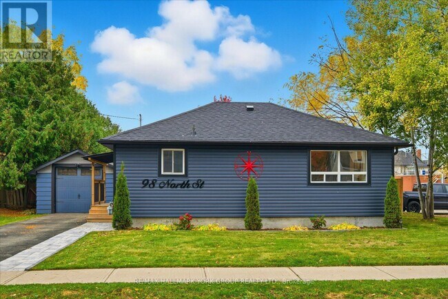 98 North St in Georgina, ON - Building Photo - Building Photo