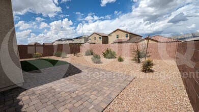 7845 S New Strike Way in Tucson, AZ - Building Photo - Building Photo