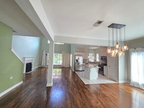 1090 River Isle Dr in Memphis, TN - Building Photo - Building Photo