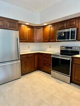 4480 Post Rd, Unit 4 in East Greenwich, RI - Foto de edificio - Building Photo