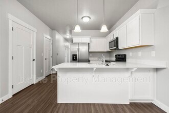 337 W 490 N in Vineyard, UT - Foto de edificio - Building Photo