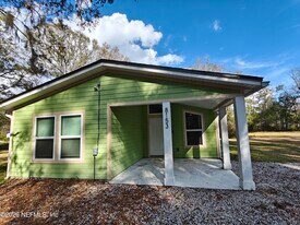 8153 Thrasher Ave in Jacksonville, FL - Building Photo