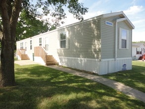 Cedar Knoll in Waterloo, IA - Foto de edificio - Building Photo