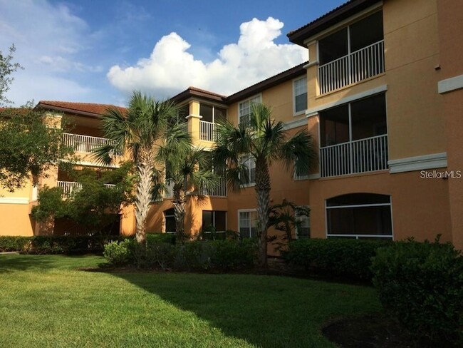 5483 Vineland Rd, Unit 10105 in Orlando, FL - Building Photo - Building Photo