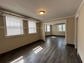 $1350-2 BD/1 BA w/ Heat- HALF OFF FIRST MONTH in Milwaukee, WI - Building Photo - Building Photo
