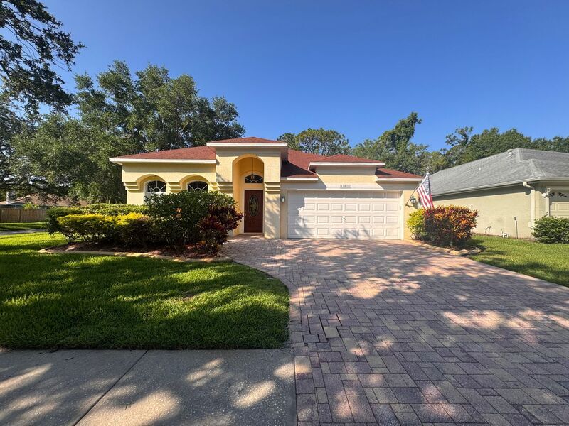 11820 Lancashire Dr in Tampa, FL - Building Photo