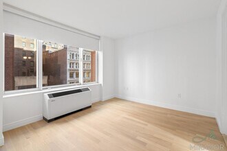 60 W 23 St in New York, NY - Building Photo - Building Photo