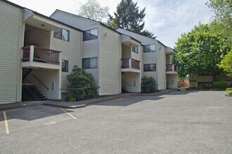 1 Bedroom in Multnomah Village in Portland, OR - Building Photo - Building Photo