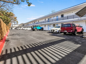 The WestFort Broadway in San Antonio, TX - Building Photo - Building Photo