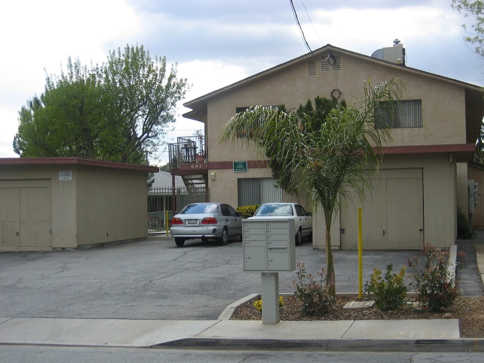 695 Massachusetts Ave in Beaumont, CA - Building Photo