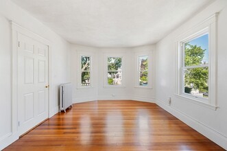 62-64-64 Flett Rd in Belmont, MA - Building Photo - Building Photo