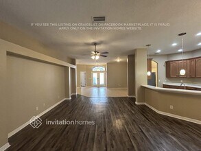 1922 Raven Manor Dr in Dover, FL - Foto de edificio - Building Photo