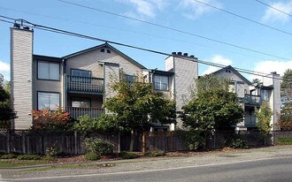 Mirrorwood Apartments in Seattle, WA - Building Photo