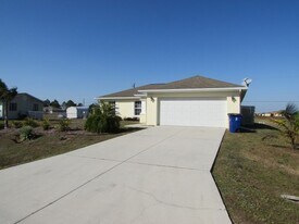 Beautiful Home in Lehigh Acres in Lehigh Acres, FL - Building Photo