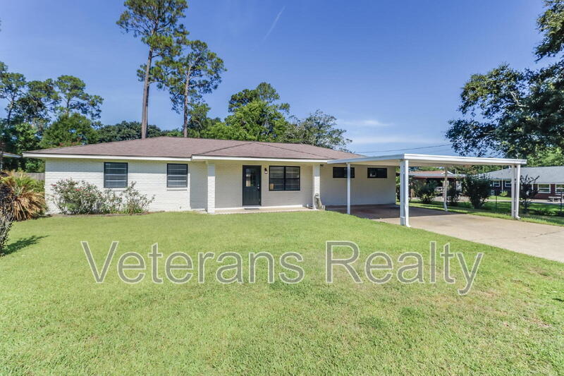 129 Quarles St in Long Beach, MS - Building Photo
