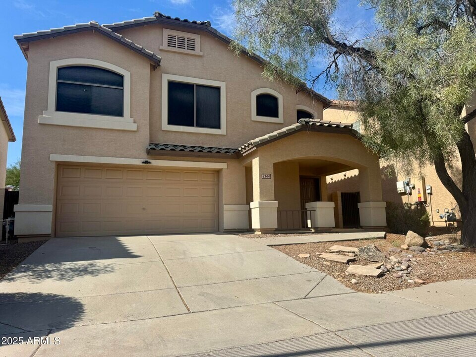 2344 W White Feather Ln in Phoenix, AZ - Building Photo