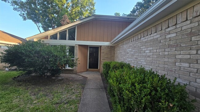 15135 Beechnut St in Houston, TX - Building Photo - Building Photo