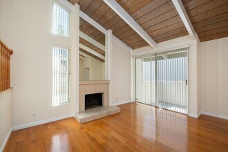 4203 Colfax Ave, Unit UnitA in Studio City, CA - Building Photo - Building Photo