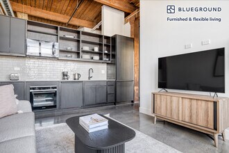 2061 N Southport Ave in Chicago, IL - Building Photo - Building Photo