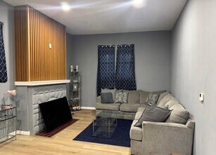 1030 Ross Ave in Pittsburgh, PA - Building Photo - Building Photo