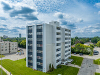 95 Kennedy Rd N in Brampton, ON - Building Photo - Building Photo