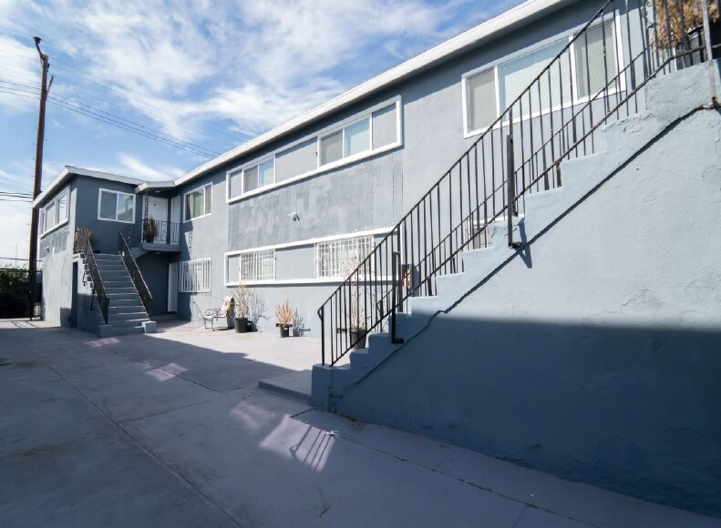 10910 Avalon Blvd in Los Angeles, CA - Building Photo