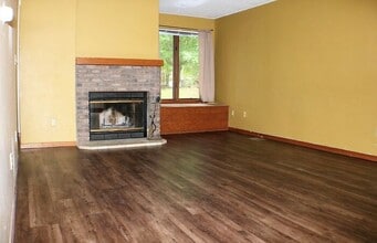 934 Westside Dr in Iowa City, IA - Building Photo - Building Photo