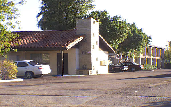 Lucy's Apartments in Phoenix, AZ - Building Photo