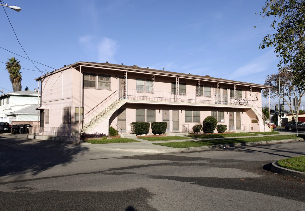 6684 E Olympic Blvd in Los Angeles, CA - Foto de edificio