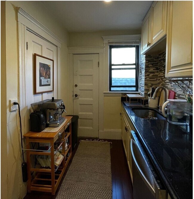 1672 Beacon St in Brookline, MA - Building Photo - Building Photo