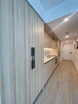 225 N Miami Ave, Unit 3106 in Miami, FL - Building Photo